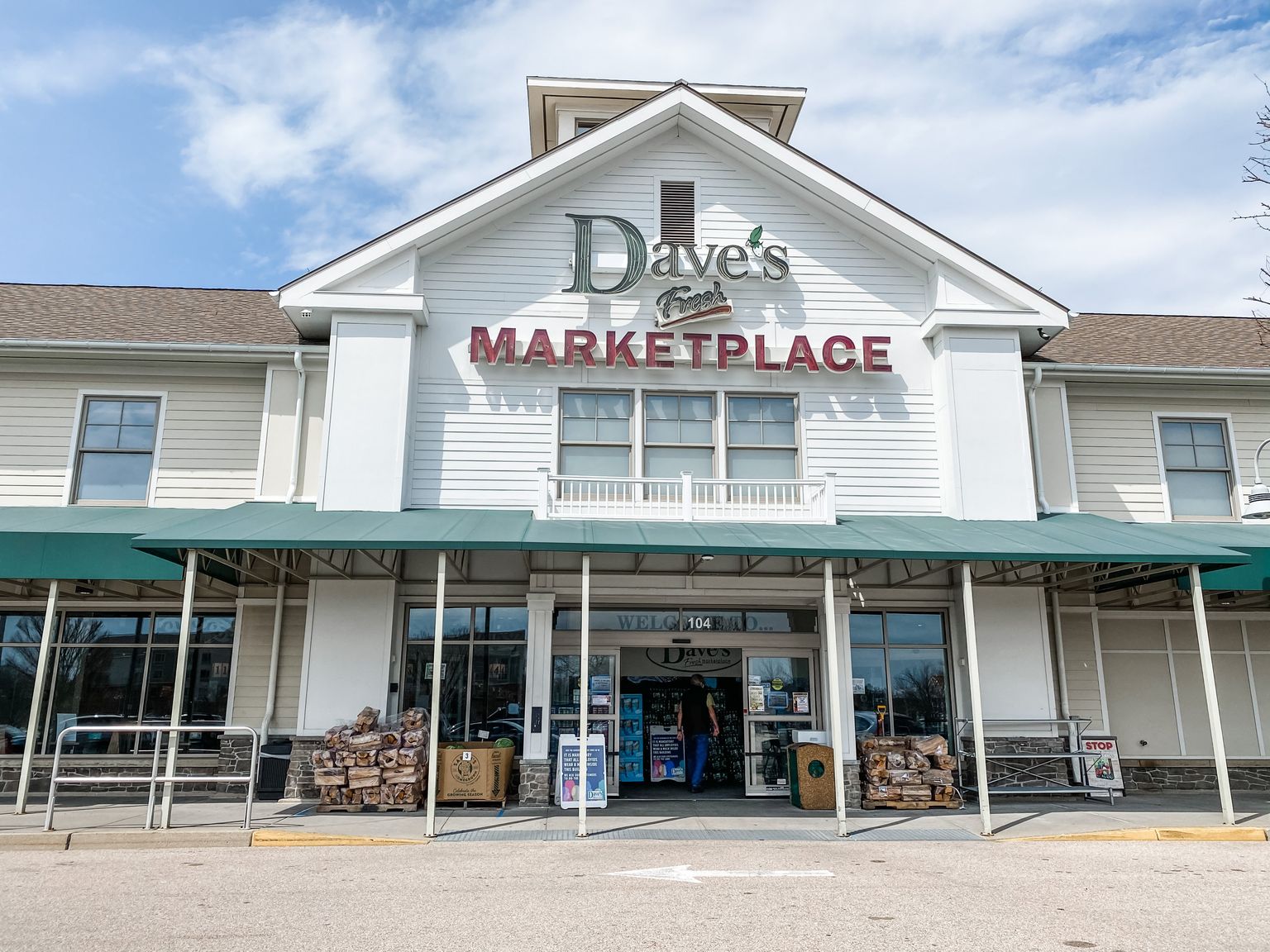 shops at quonset point dave's marketplace exterior